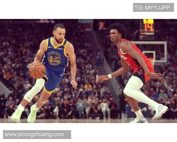 火箭队与勇士队激战正酣篮球比赛直播全程回顾与精彩瞬间分享